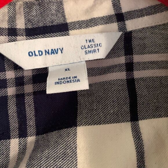 Old Navy Classic Shirt Flannel - Picture 2 of 2